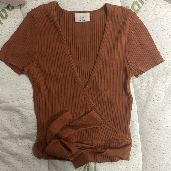 Aritzia Tops - Aritzia t-shirt